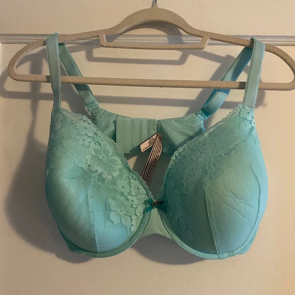 Victoria's Secret Lined Perfect Coverage Lace Mint Bra Size 40DD